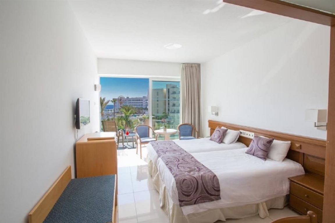 Tsokkos Protaras Hotel-Superior soba.jpg