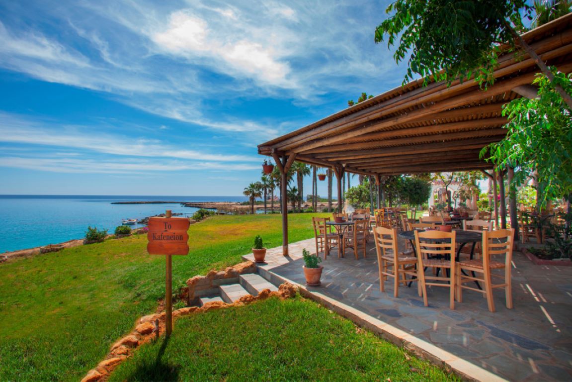 Cavo Maris Beach Hotel-Kafeterija.jpg