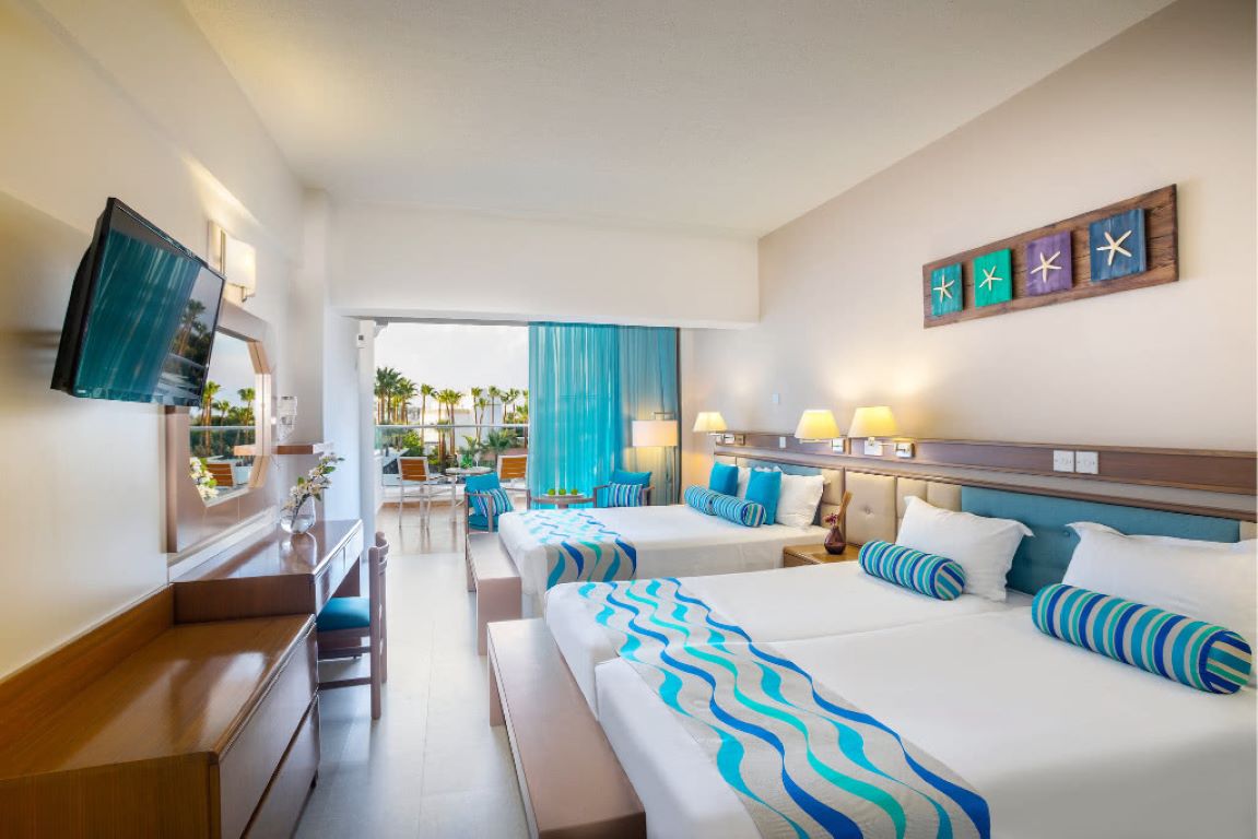 Cavo Maris Beach Hotel-Porodicna soba.jpg