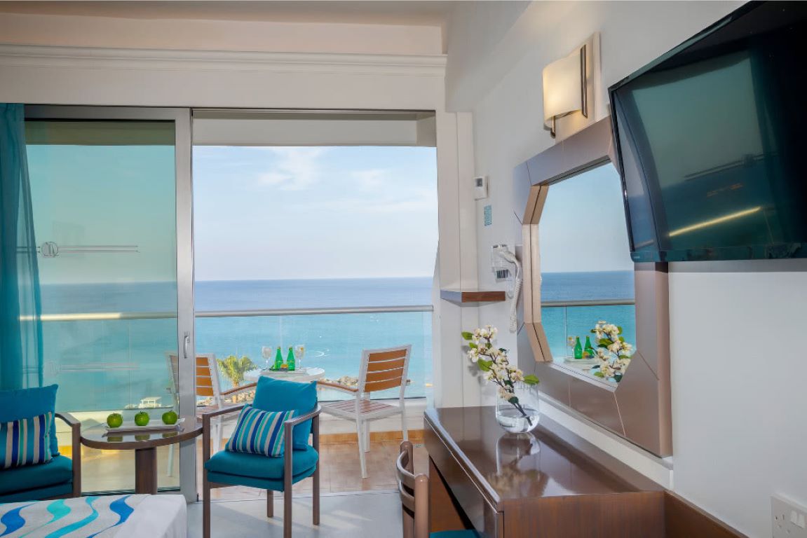 Cavo Maris Beach Hotel-Premier soba.jpg