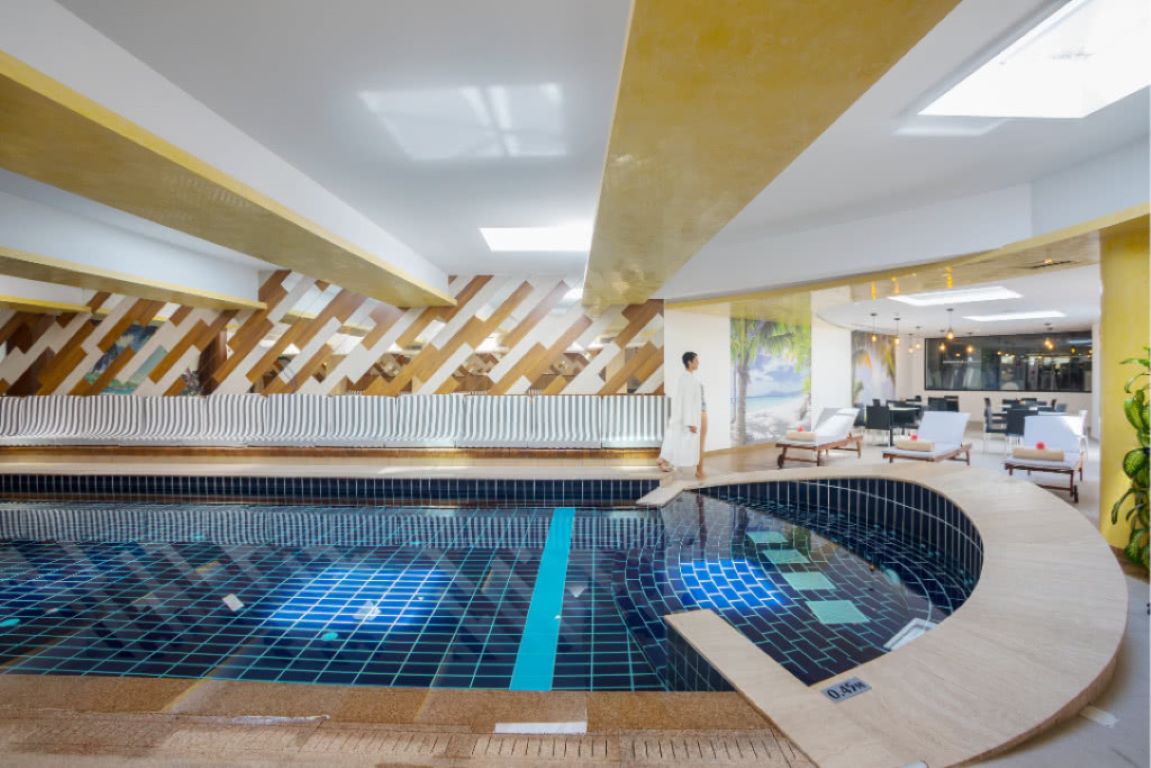 Cavo Maris Beach Hotel-Unutrasnji bazen.jpg