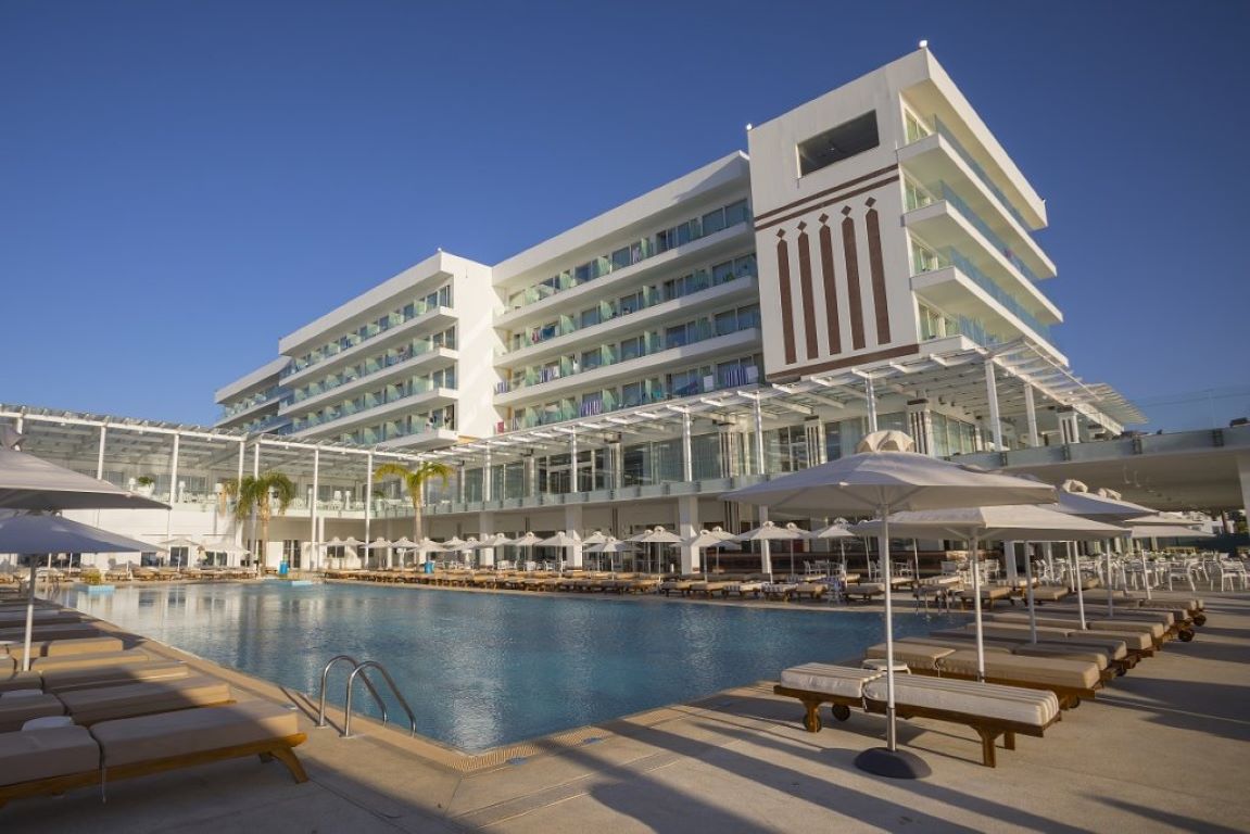 Constantinos The Great Beach Hotel-Bazen.jpg