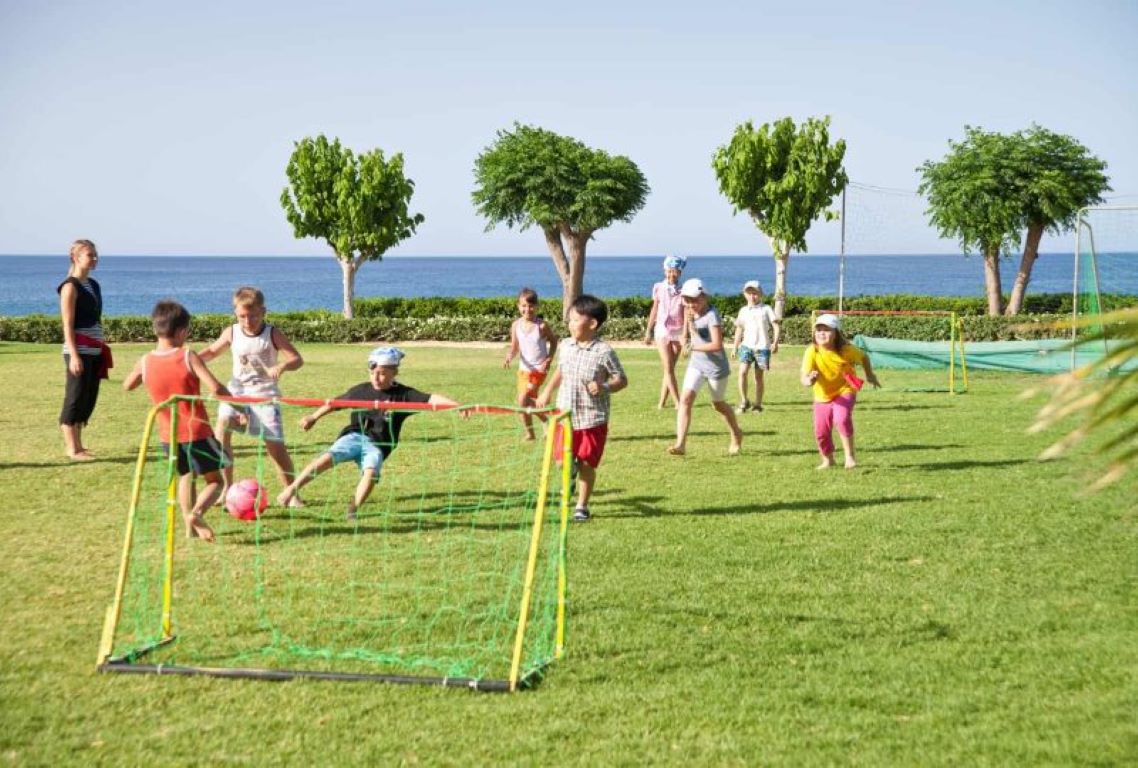 Pernera Beach Hote-Mini fudbal za decu.jpg