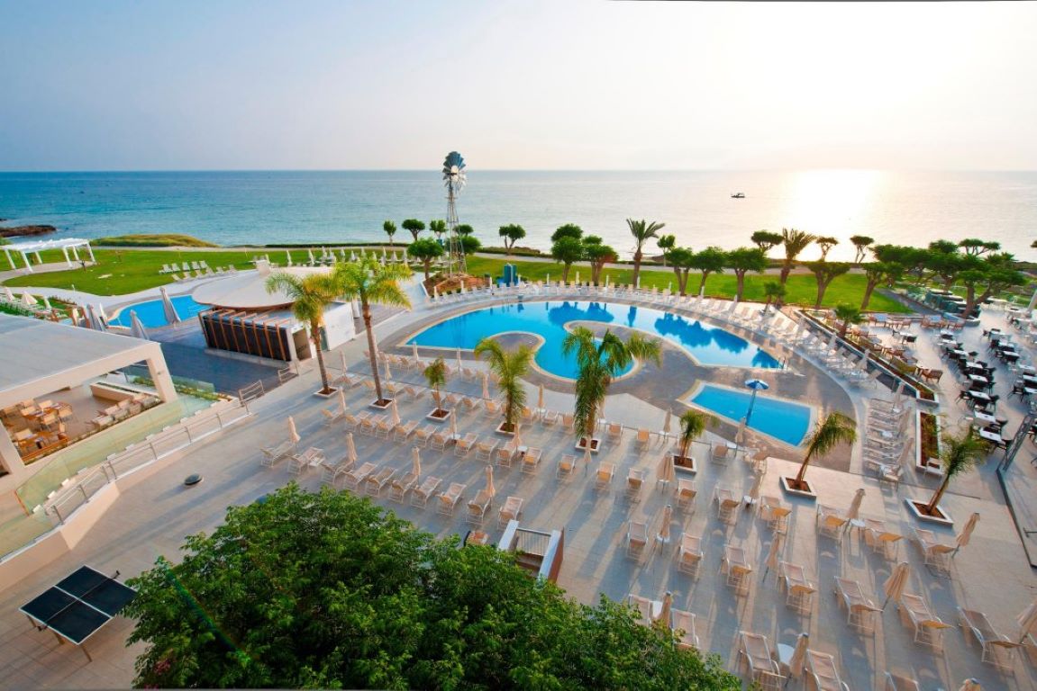 Pernera Beach Hotel-Bazeni.jpg