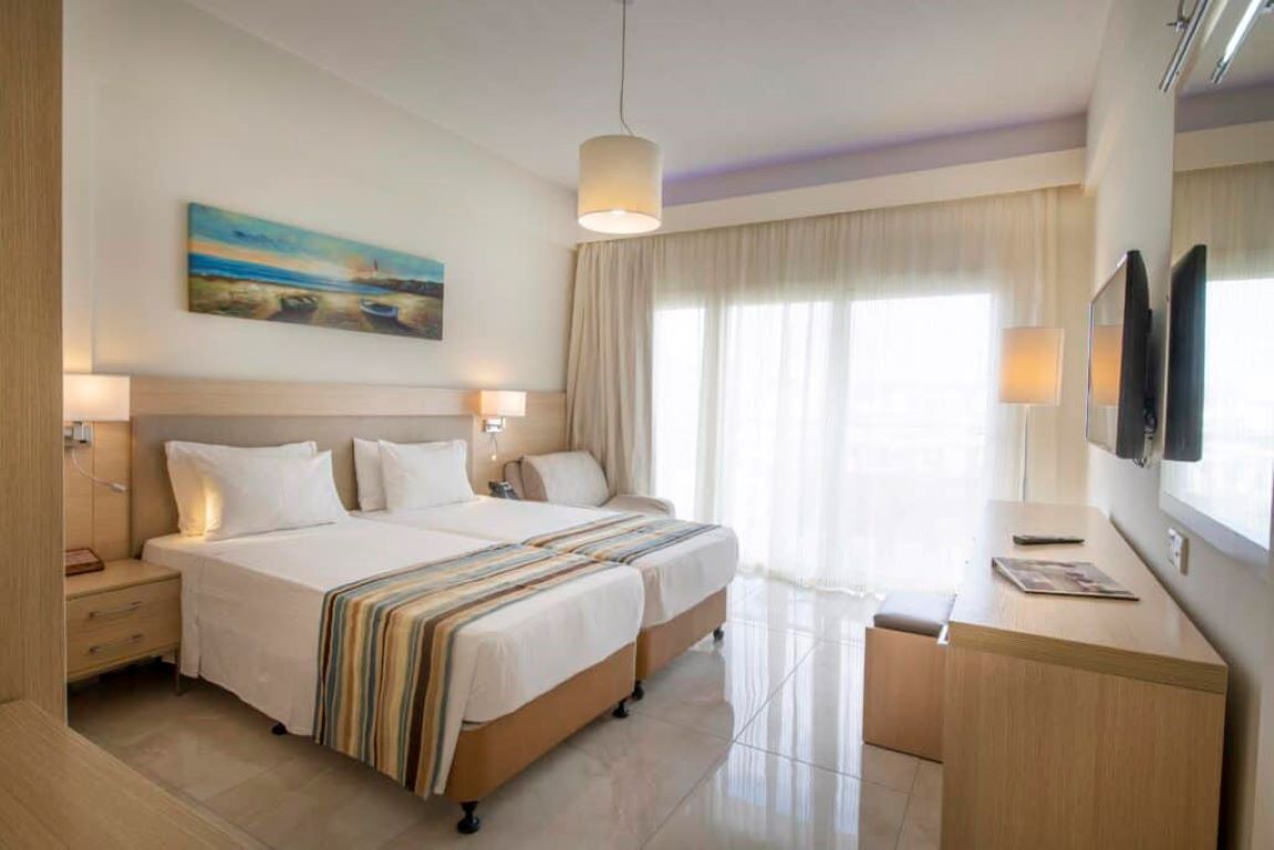 Pernera Beach Hotel-Inland View Superior soba.jpg