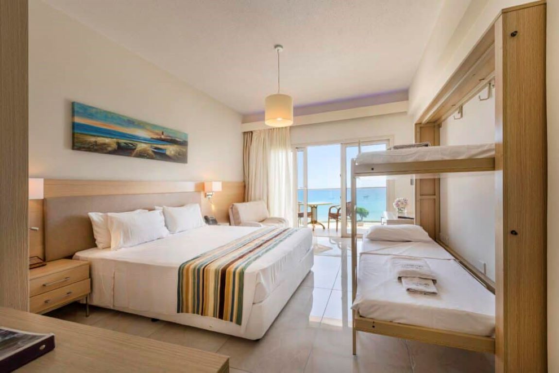 Pernera Beach Hotel-Sea View Superior Family soba.jpg