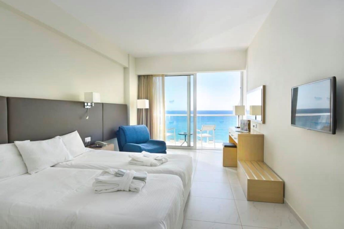 Pernera Beach Hotel-Sea View Superior soba.jpg