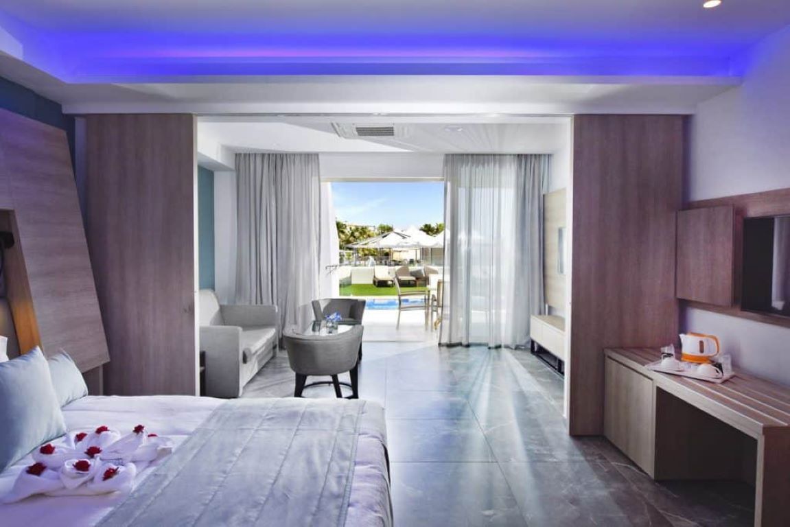Pernera Beach Hotel-Side Sea View Grand Suite private pool jacuzzi.jpg