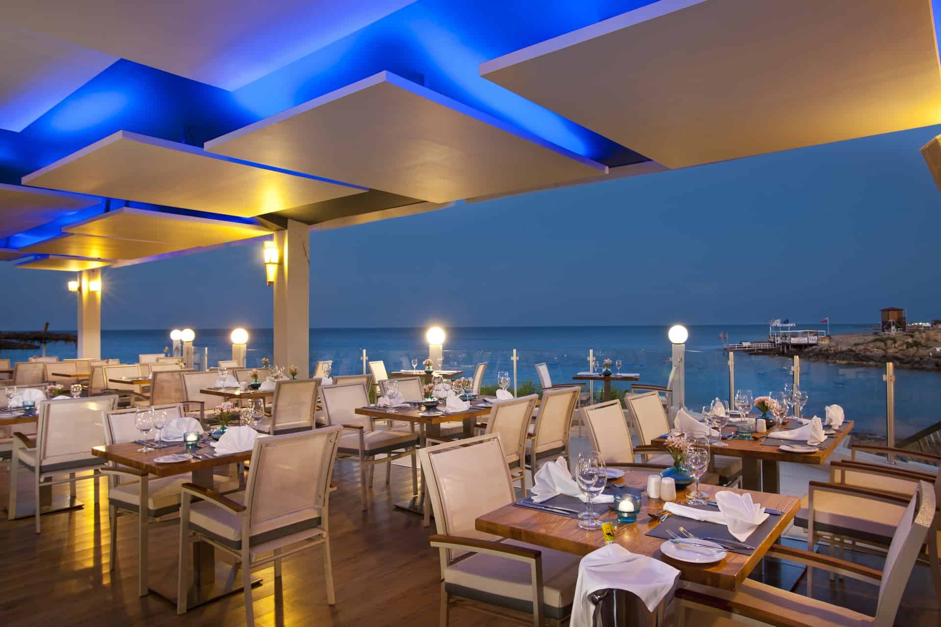 Pernera Beach Hotel-Terasa restorana.jpg