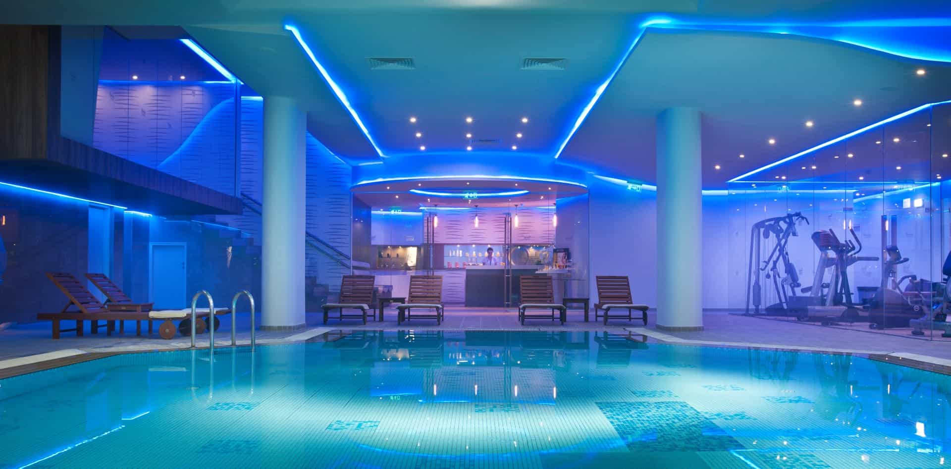 Pernera Beach Hotel-Unutrasnji bazen.jpg