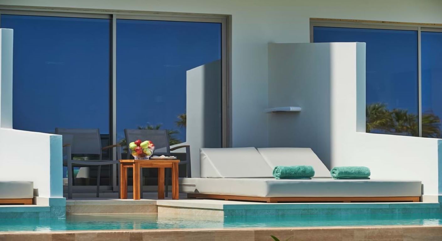 Sunrise Jade-Deluxe swim up soba.jpg