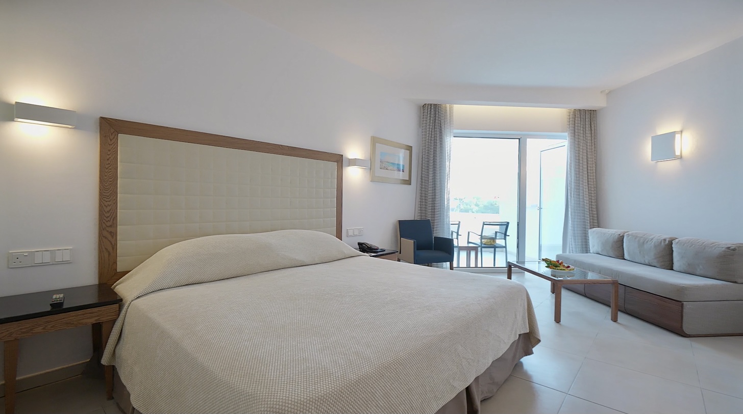 Sunrise Pearl Hotel & Spa-Deluxe soba delimican pogled more.jpg