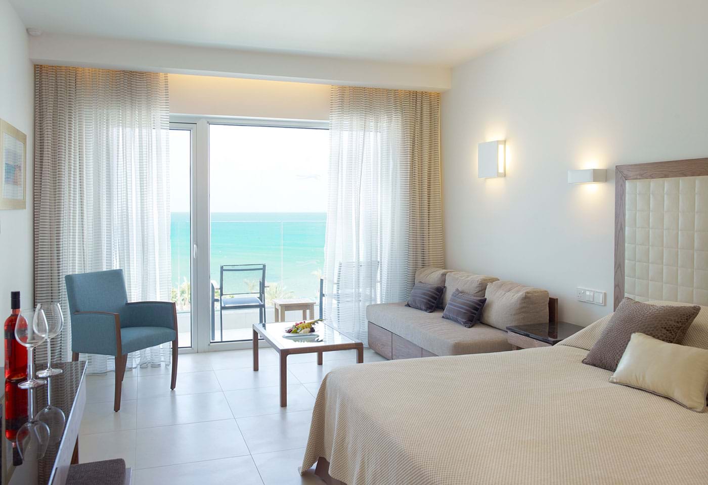 Sunrise Pearl Hotel & Spa-Deluxe soba pogled more.jpg