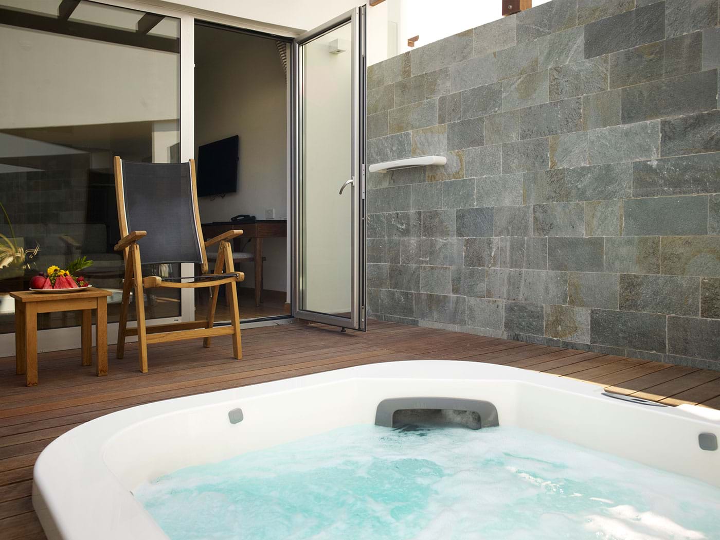 Sunrise Pearl Hotel & Spa-Duplex suite djakuzi.jpg