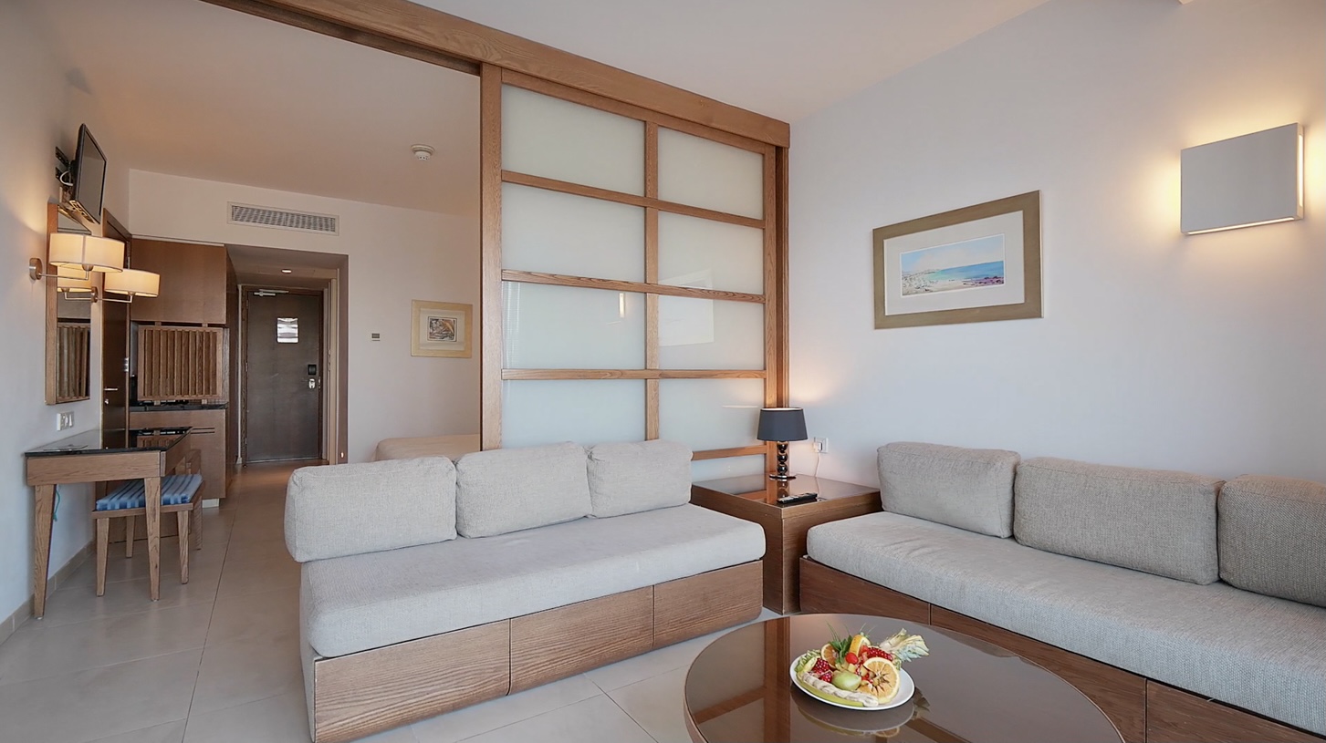 Sunrise Pearl Hotel & Spa-Junior suite pogled more.jpg