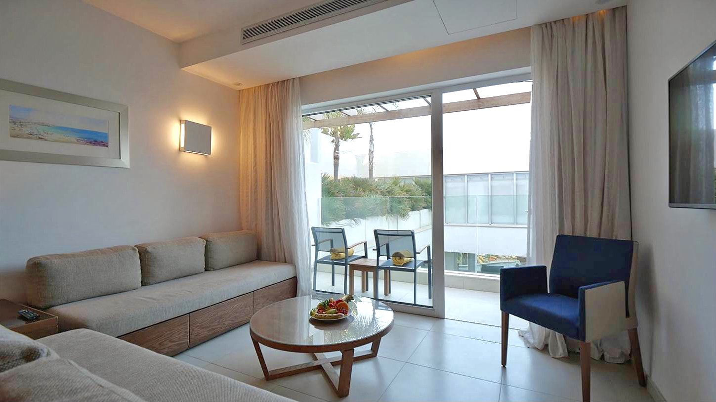 Sunrise Pearl Hotel & Spa-Junior suite.jpg