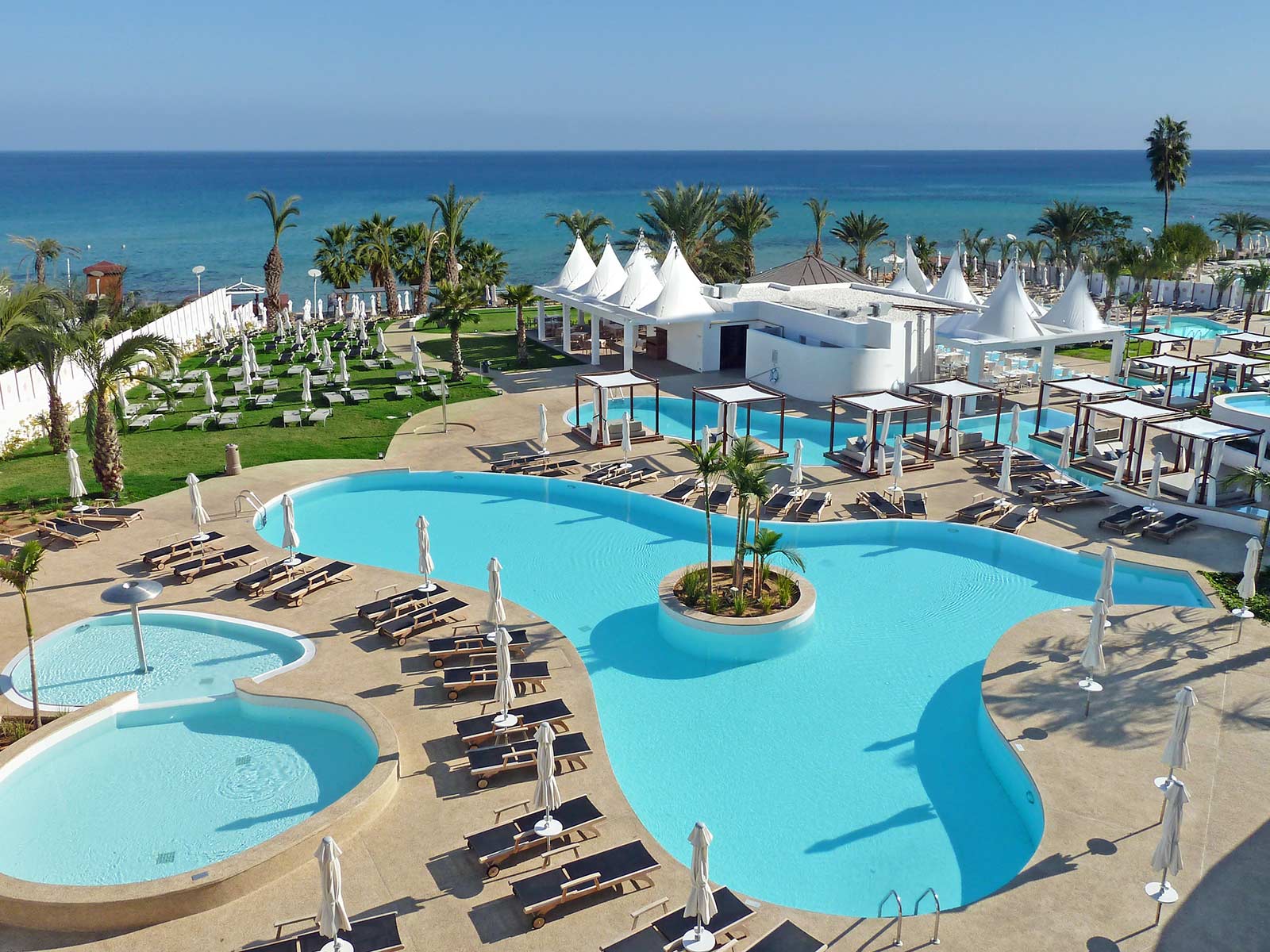 Sunrise Pearl Hotel & Spa-Kompleks bazena.jpg