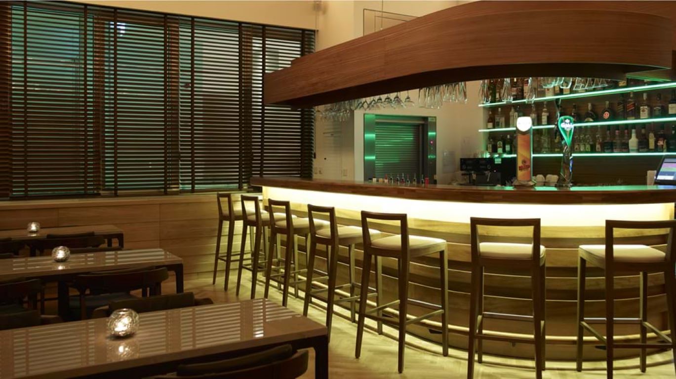 Sunrise Pearl Hotel & Spa-Lobby bar.jpg