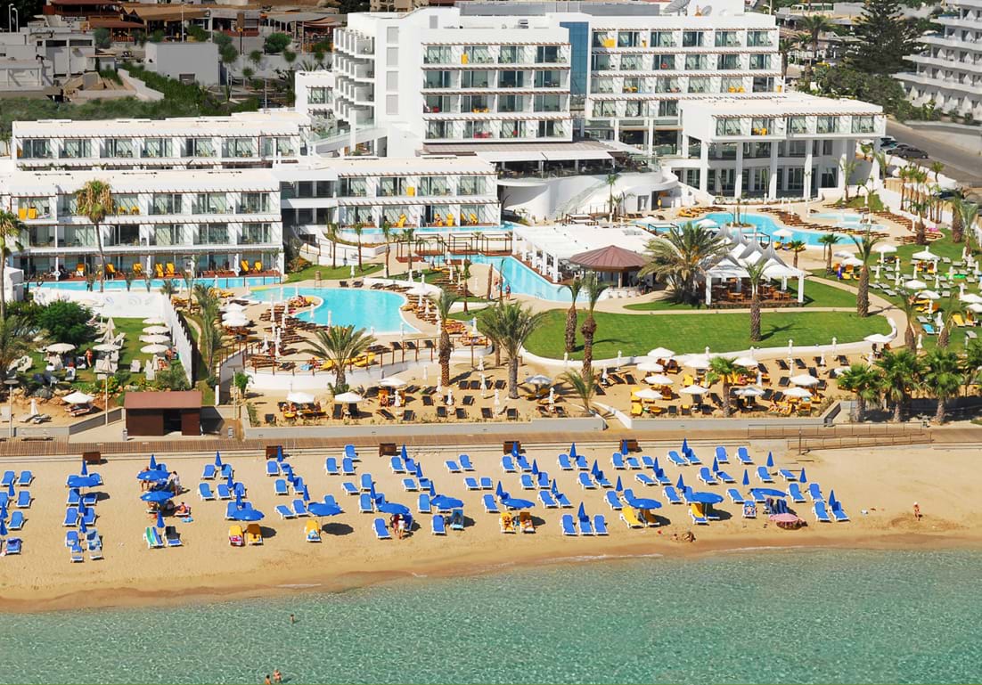 Sunrise Pearl Hotel & Spa-Plaza.jpg