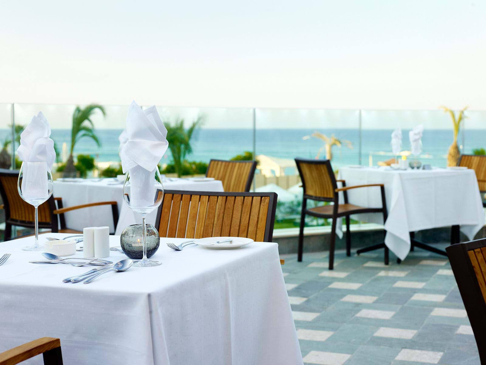Sunrise Pearl Hotel & Spa-Terasa restorana.jpg