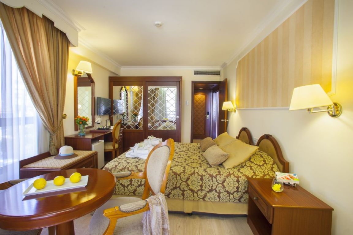 Kapetanios Odyyseia Hotel-Executive suite.jpg