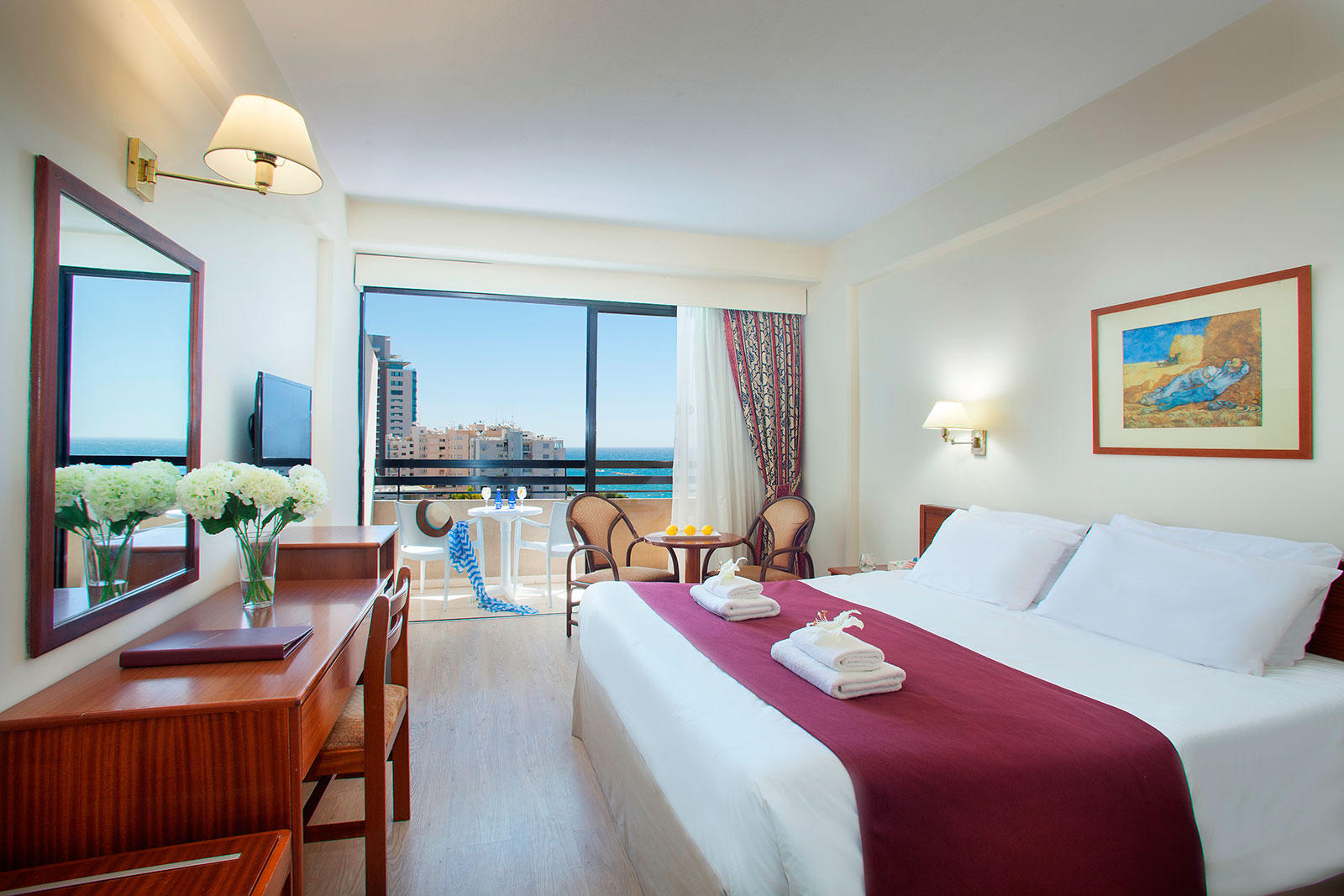 Kapetanios Odyyseia Hotel-Standardna soba.jpg