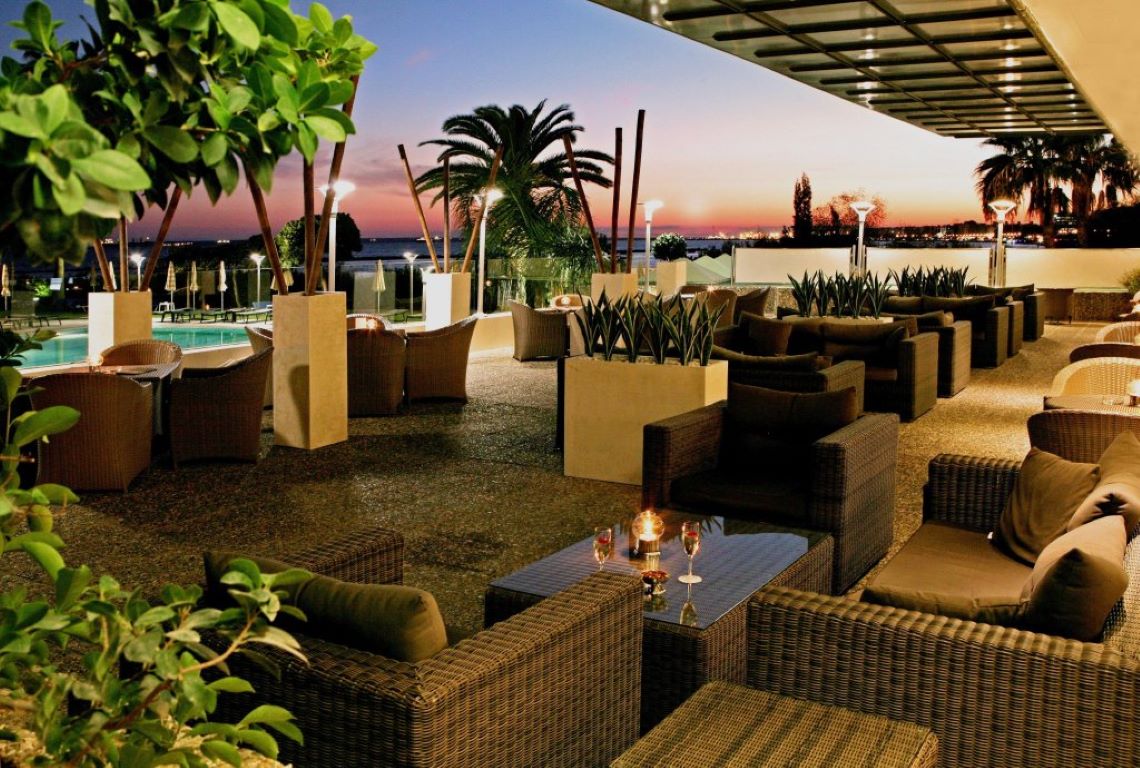 Crowne Plaza Limassol-Bar.jpg