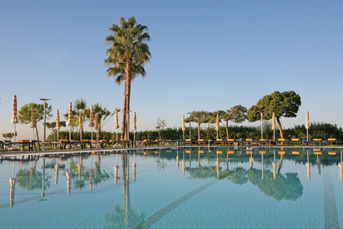 Crowne Plaza Limassol-Bazen.jpg