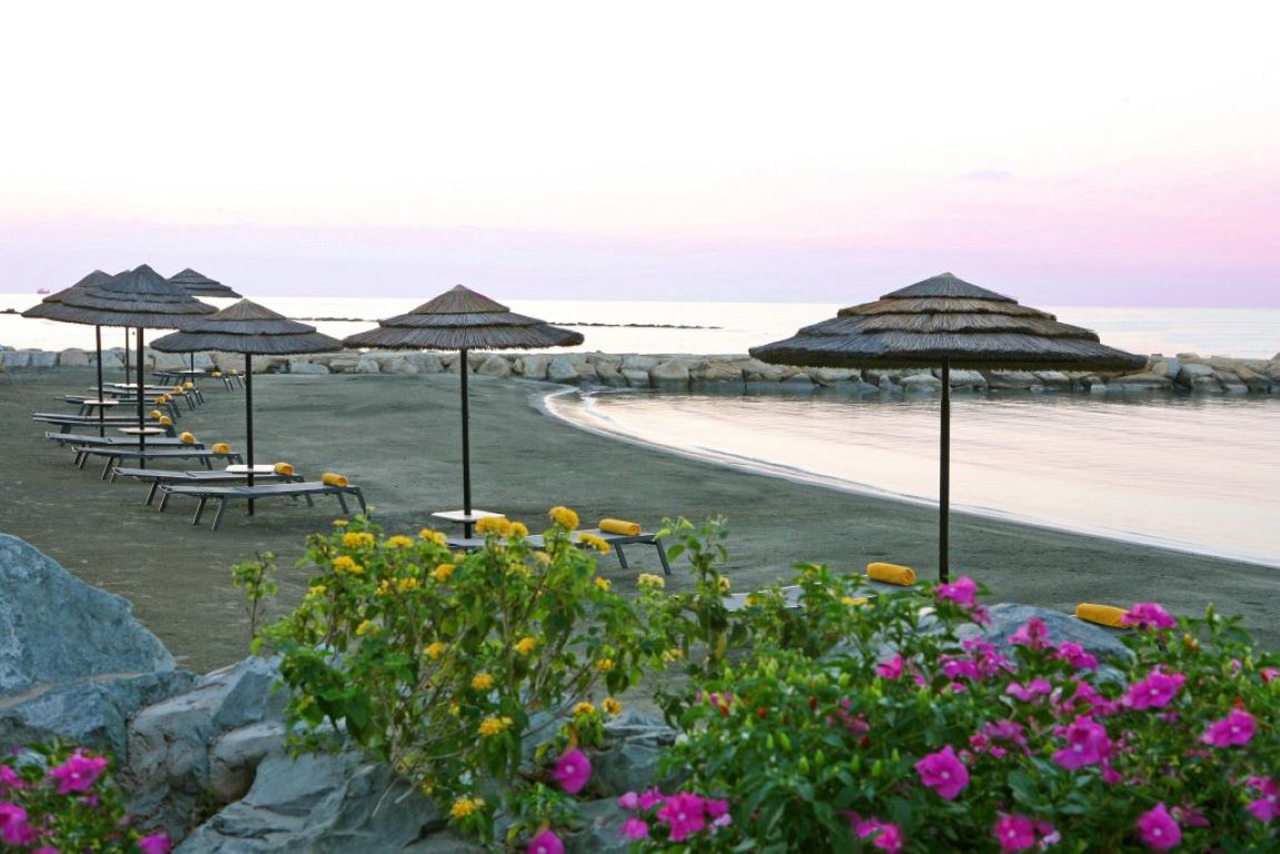 Crowne Plaza Limassol-Plaza.jpg