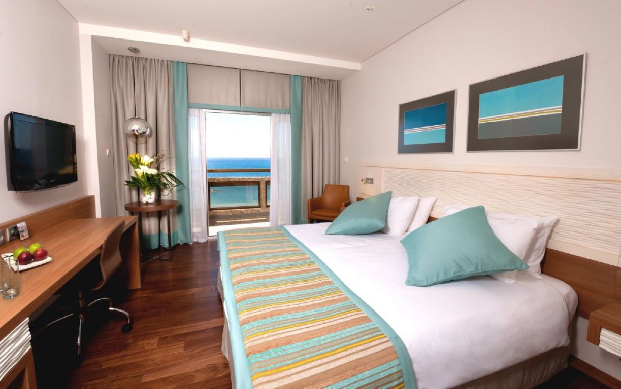 Crowne Plaza Limassol-Premium soba.jpg