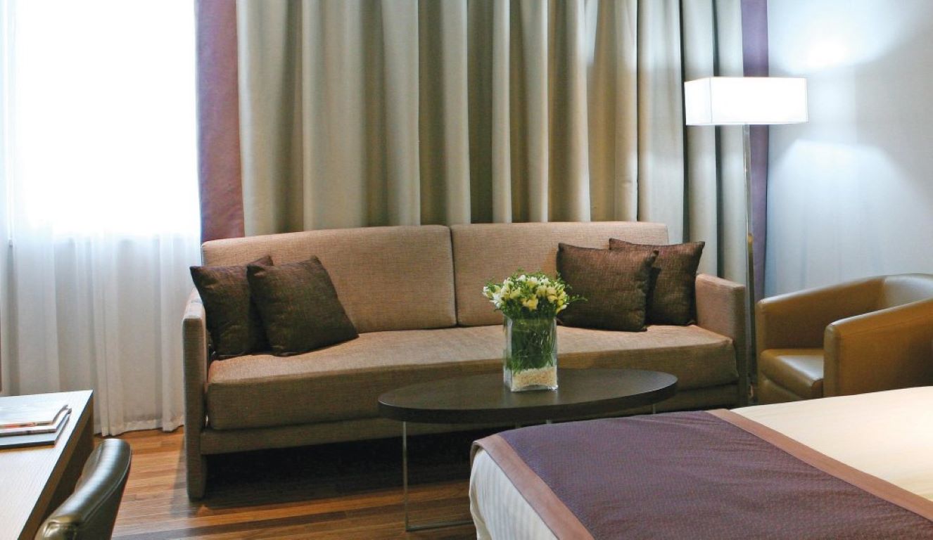 Crowne Plaza Limassol-Select City View soba.jpg