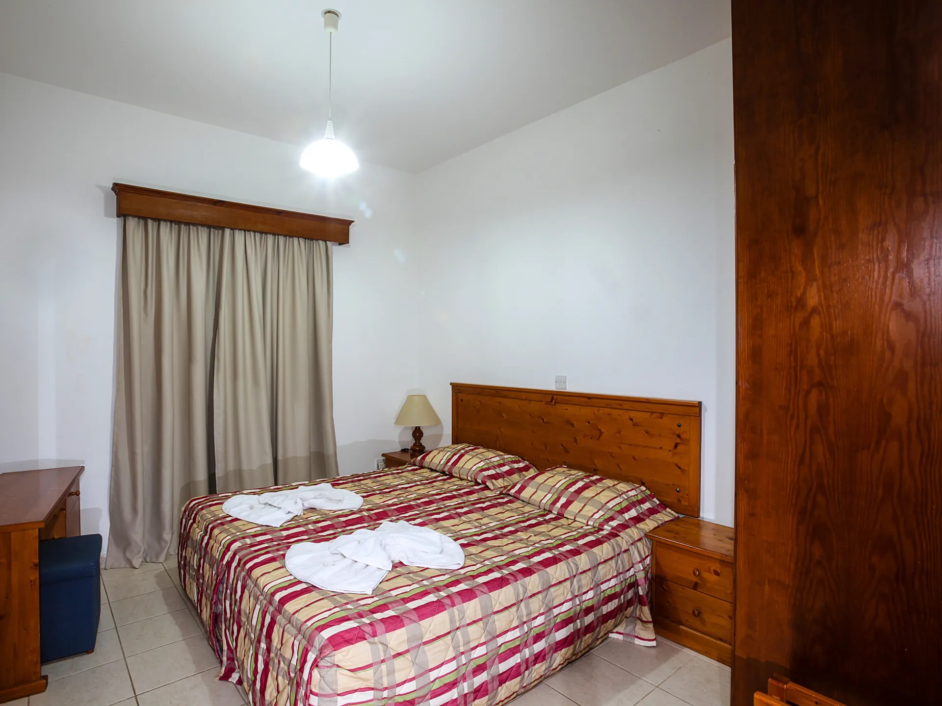 Kotsias Korallia Villas-Superior trosobna vila spavaca soba.jpg
