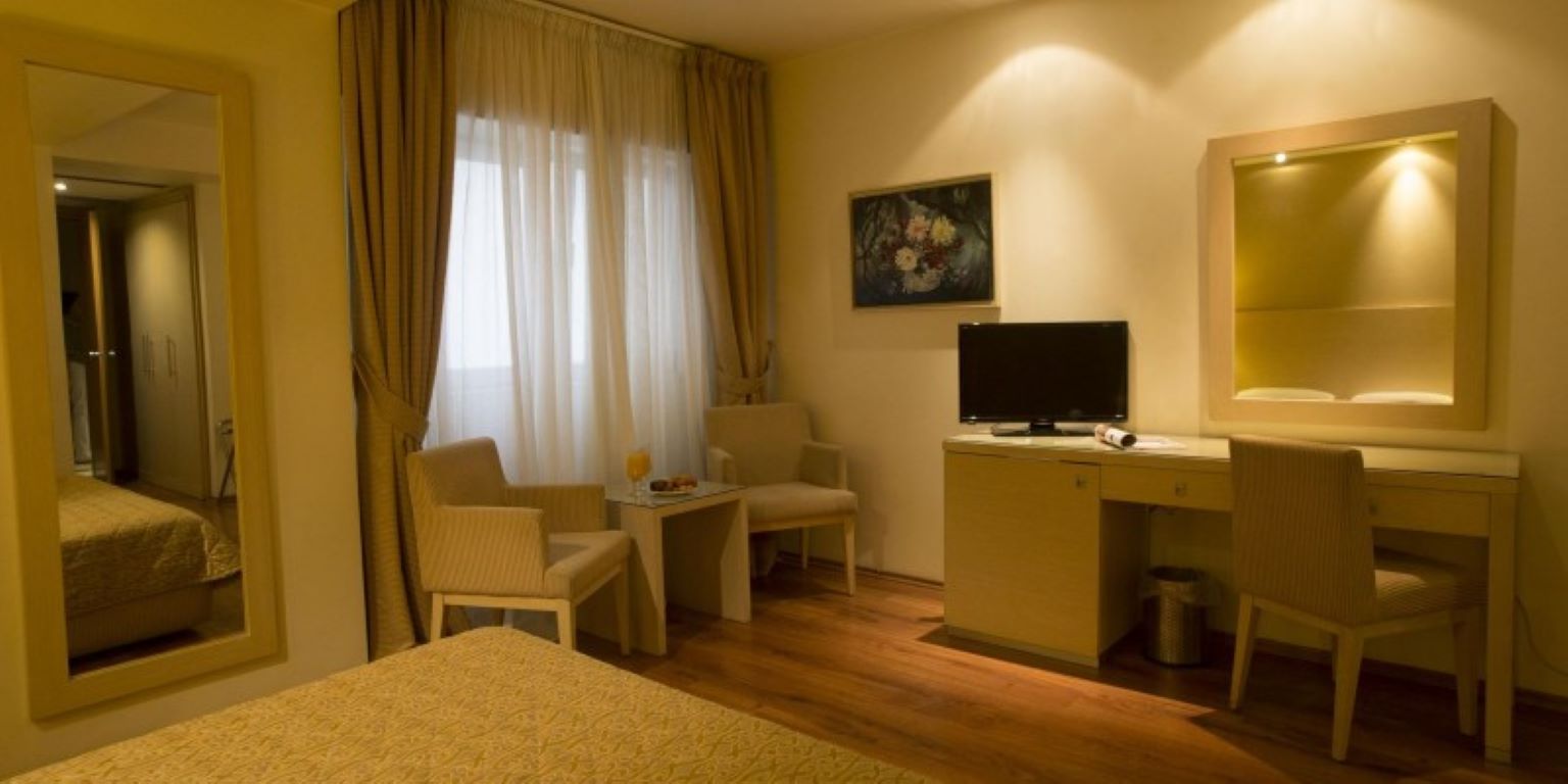 The Tobacco Hotel Thessaloniki-Standardna soba.jpg