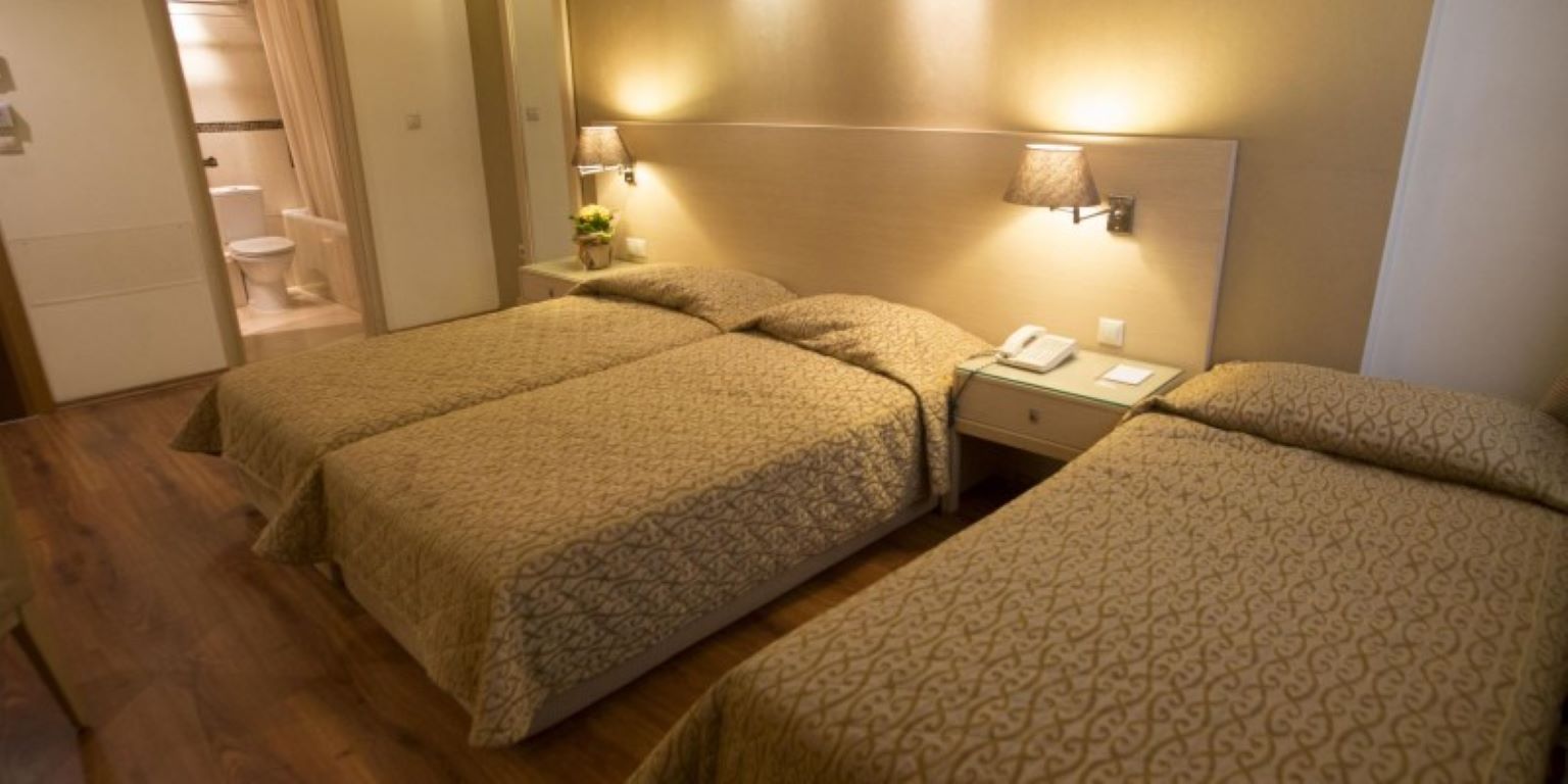 The Tobacco Hotel Thessaloniki-Trokrevetna soba.jpg