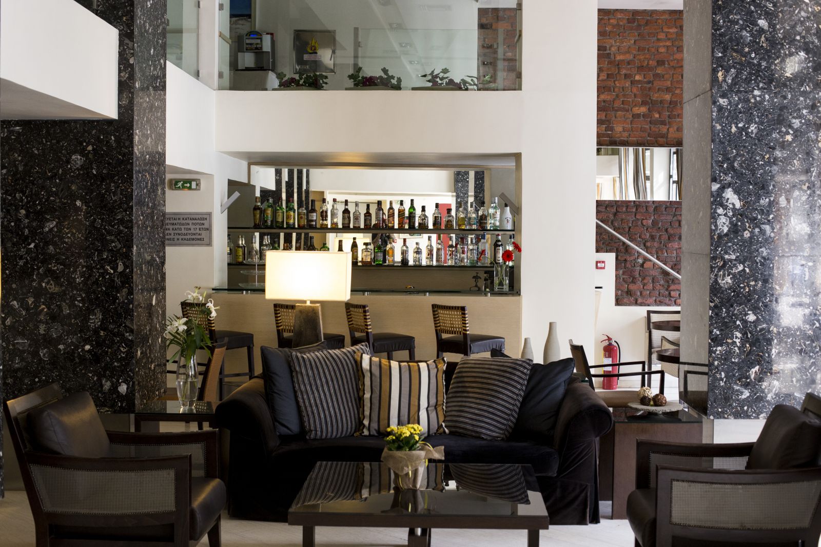 The Tobacco Hotel Thessaoloniki-Lobby kafe bar.jpg