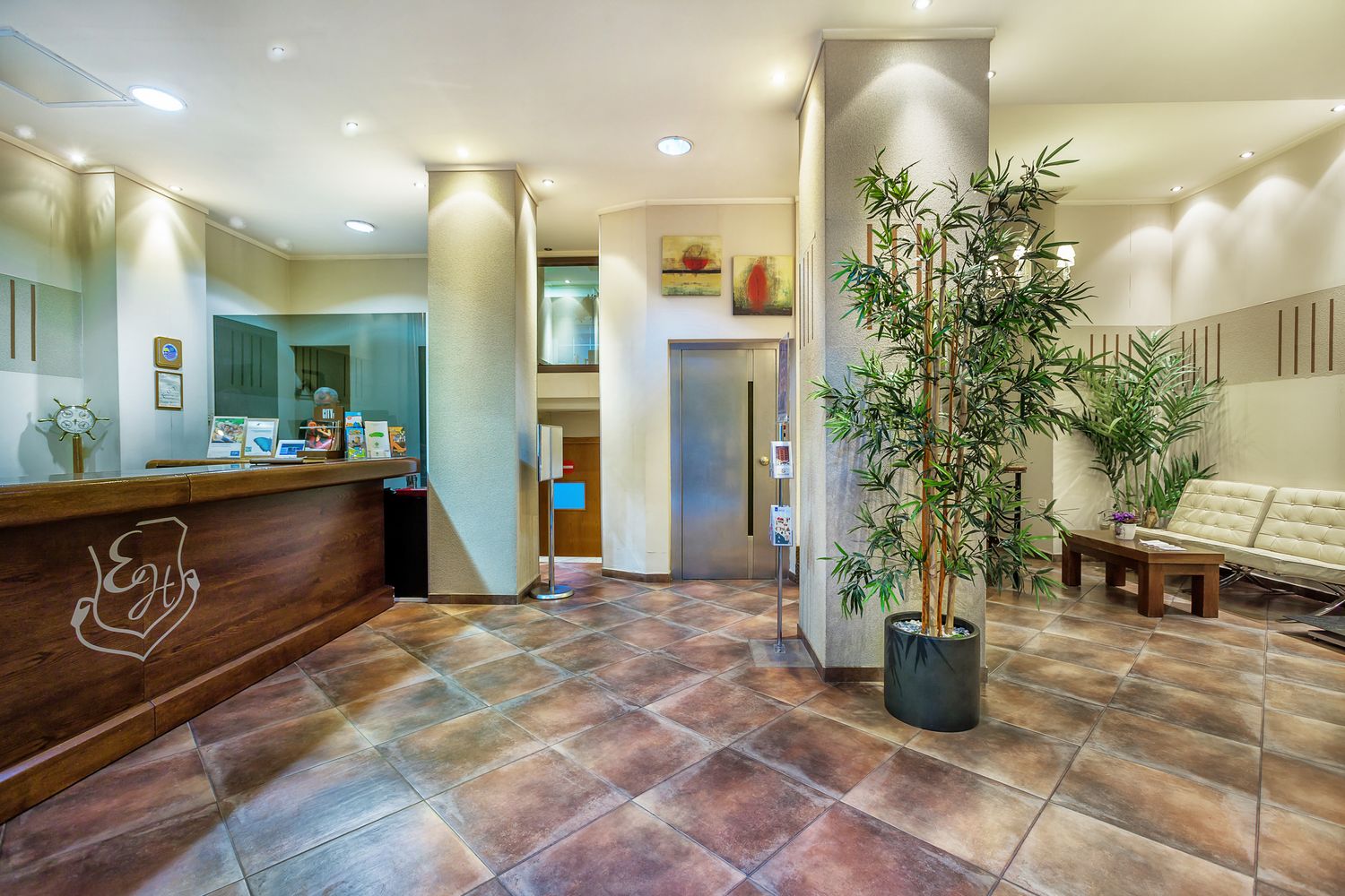 Egnatia Hotel-Recepcija.jpg