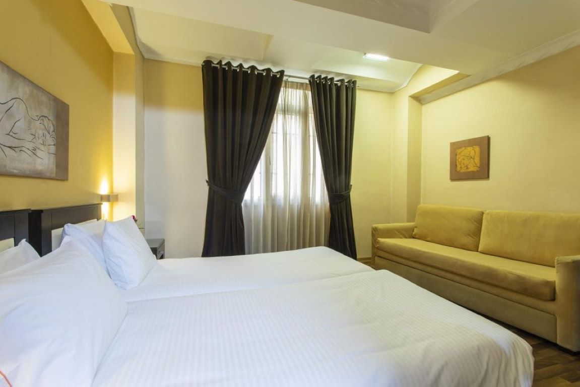 Egnatia Hotel-Trokrevetna soba.jpg