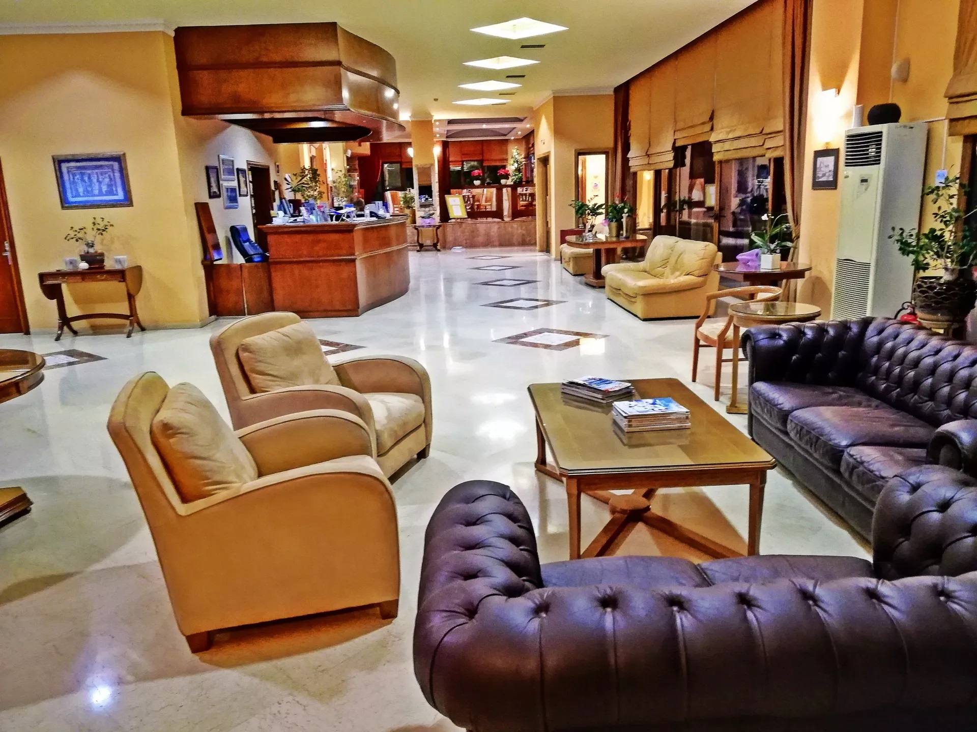 Ambassador Hotel-Enterijer hotela.jpg