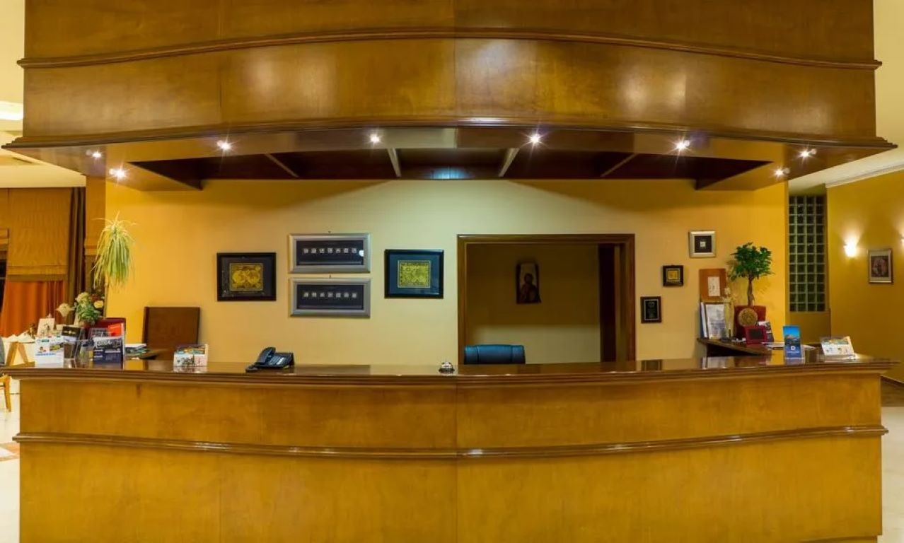 Ambassador Hotel-Recepcija.jpg