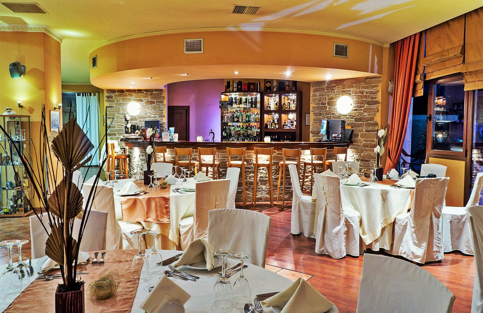 Ambassador Hotel-Restoran.jpg
