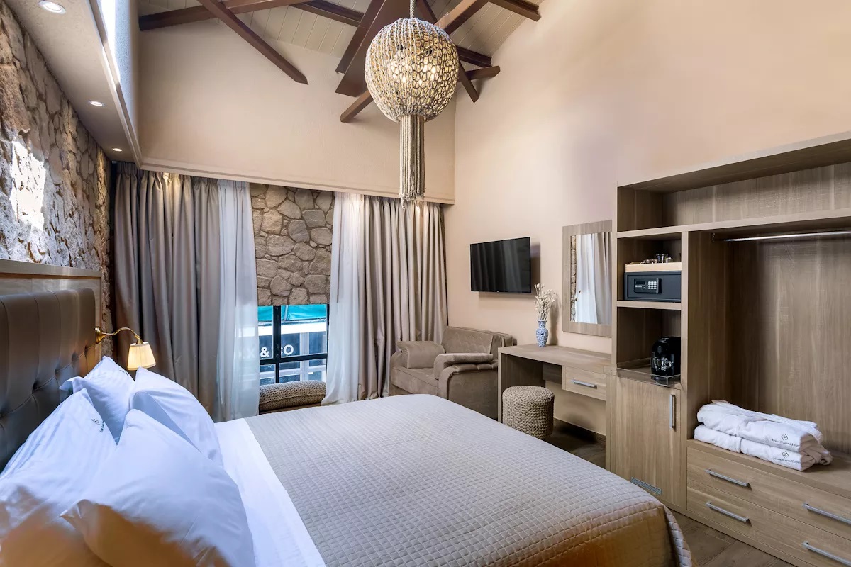 Athens Manor Houses-Suite.jpg