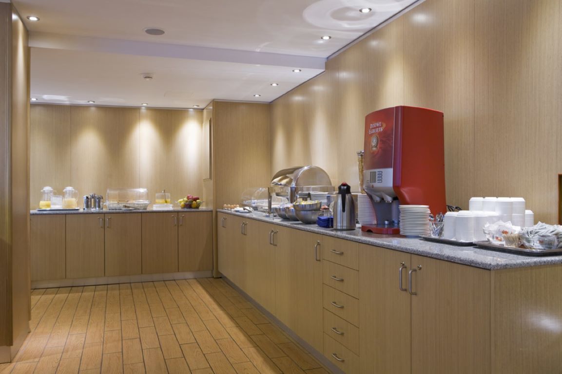 Parnon Hotel Athens-Bar restoran.jpg