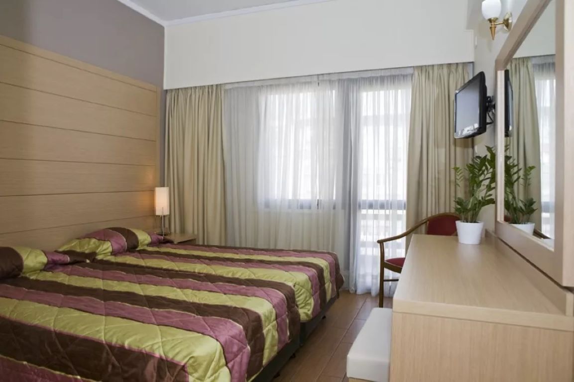 Parnon Hotel Athens-Trokrevetna soba.jpg
