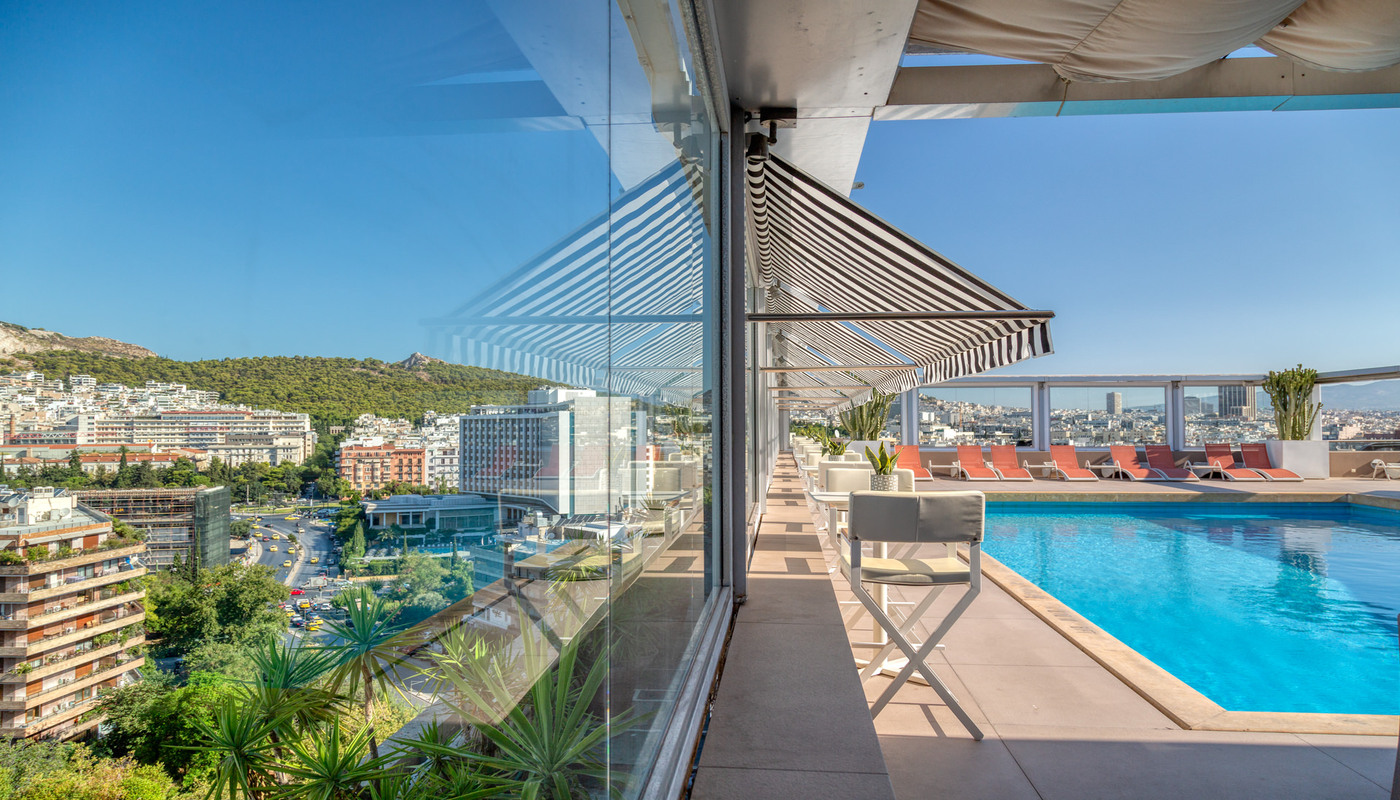 Divani Caravel Hotel Athens-Oblast oko bazena.jpg