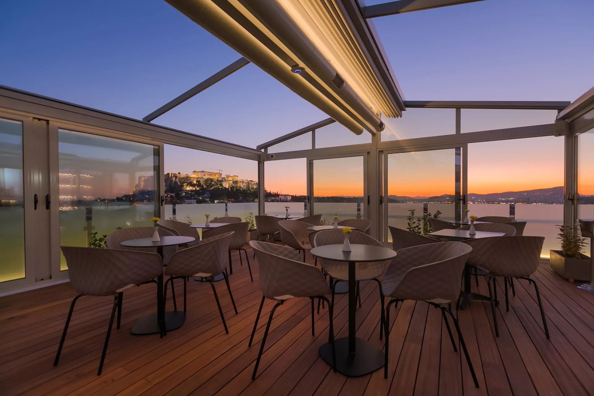 Athens Cypria Hotel-Bar na krovu.jpg
