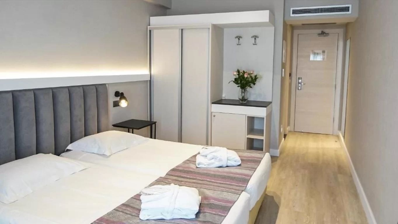Athens Cypria Hotel-Economy soba.jpg