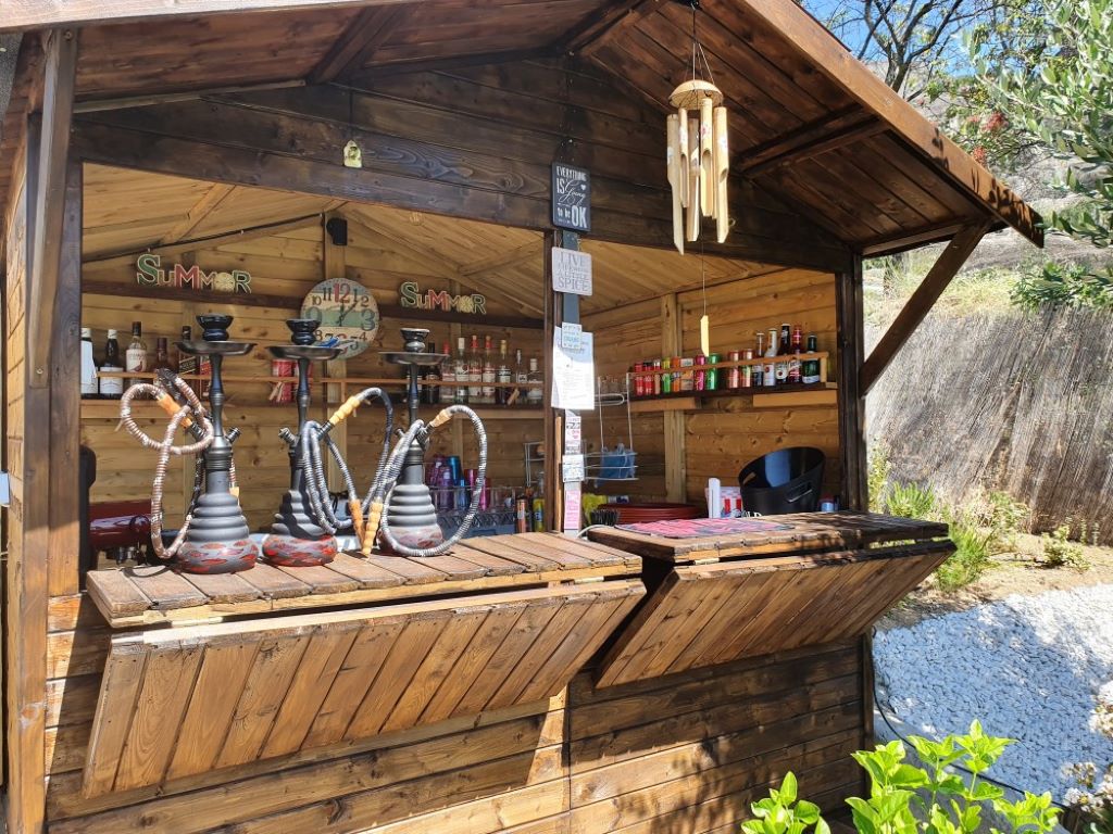 Theatro Hotel Odysseon-Bar pored bazena.jpg