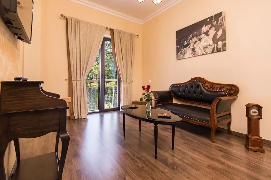 Theatro Hotel Odysseon-Meterora suite.jpg