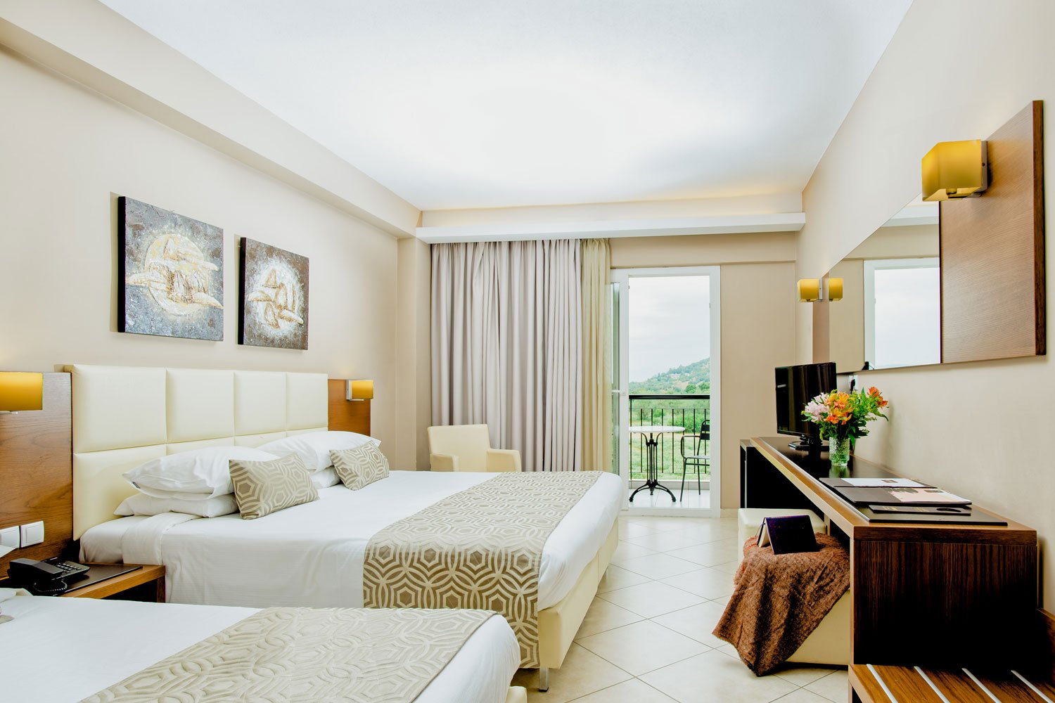 Aar Hotel & Spa Ioannina-Deluxe trokrevetna soba.jpg
