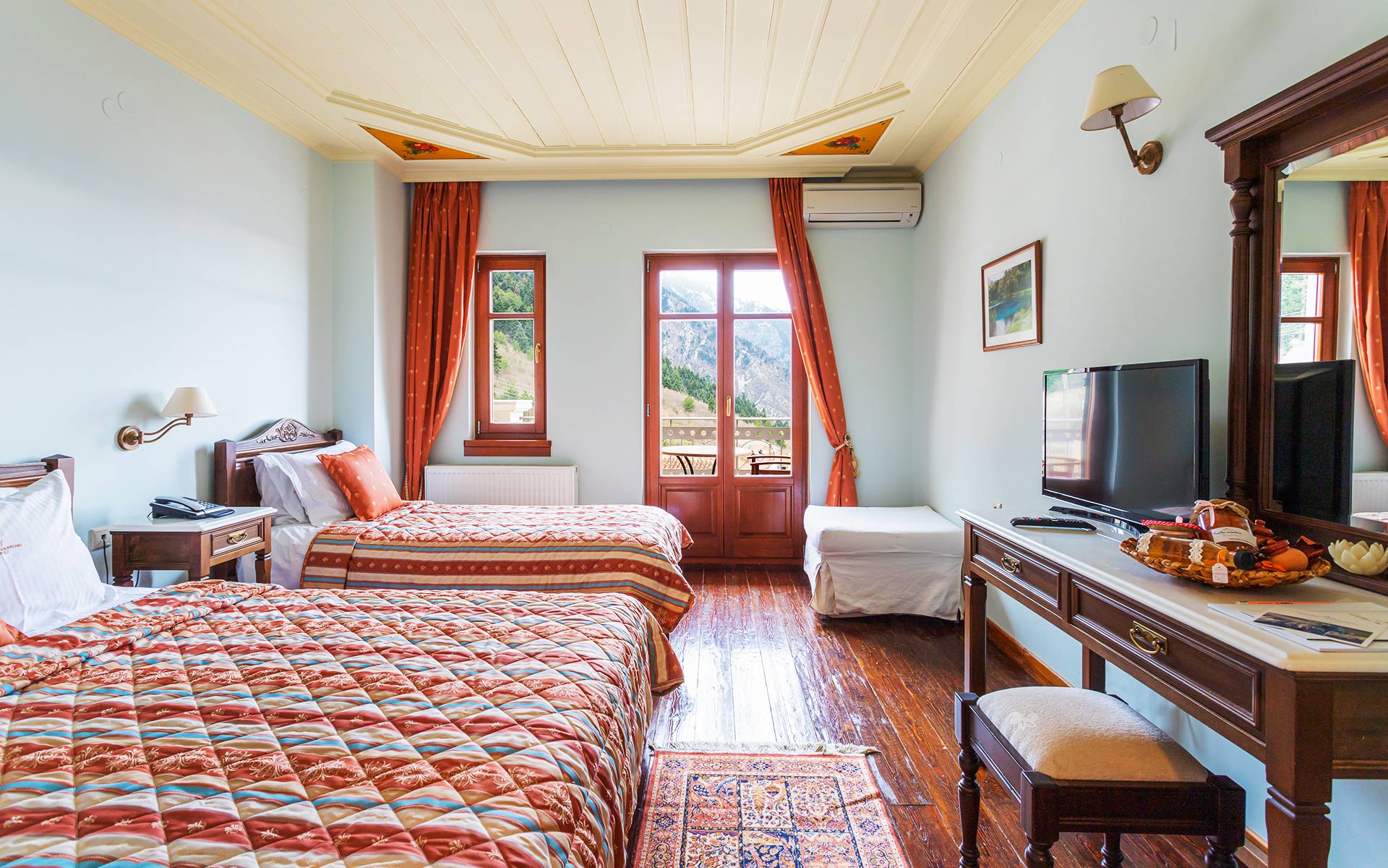 Konitsa Mountain Hotel-Standardna soba balkon.jpg